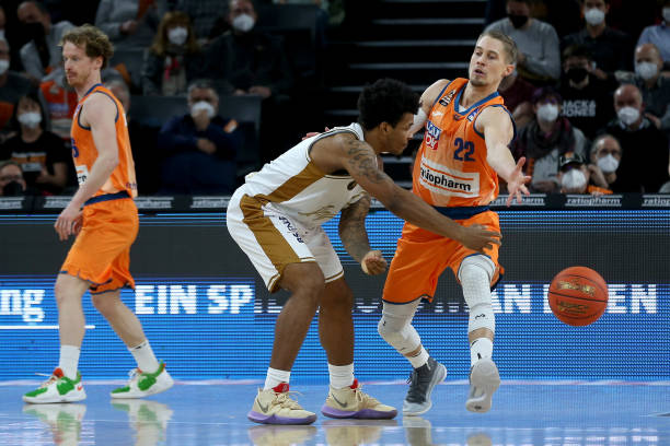 战术调整和 战术调整和